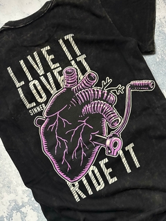 remera "Live It" - SINNER CLOTHING