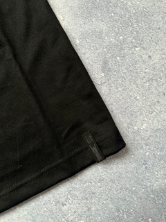 Polo 'allblack' en internet