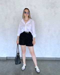 Camisa Oversized Branca na internet