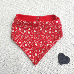 Babador Bandana Coração (Vermelho) - comprar online