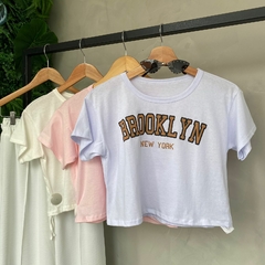 CROPED TEE BROOKLYM- na internet