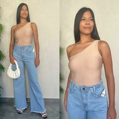 CALÇA JEANS WIDE LEG BASICA BARRA DESFIADA- na internet