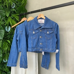 JAQUETA JEANS MAIS ESCURA COM BARRA na internet