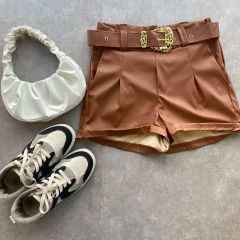 SHORT COURO FAKE CINTO FIVELA MARROM- - loja online