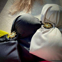 BODY/ MAIO ACETINADO DETALHE NO BUSTO-