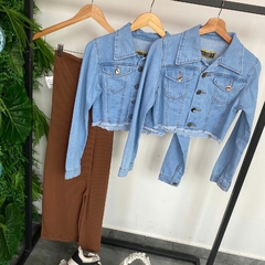 JAQUETA JEANS CLARA- MAIS- na internet