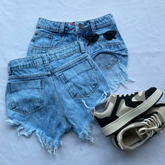 SHORT JEANS ARIENE ENRUGADINHO CLARO- na internet