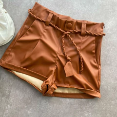 SHORT COURO FAKE CINTO CORDAO MARROM-