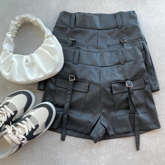 SHORT COURO FAKE BOLSO FRENTE - Gringa Store