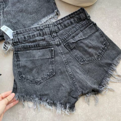 SHORT JEANS ARIENE ESTONADO BARRA DESFIADA-