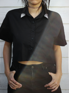 Camisa crop recta TELARAÑAS en internet
