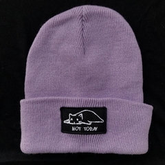 Gorro NOT TODAY lila