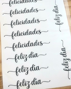 VINILO FELICIDADES/ FELIZ DIA CURSIVA (20 X 15 CM.)