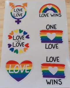 VINILO LOVE IS LOVE (20 x 15 CM.) - comprar online