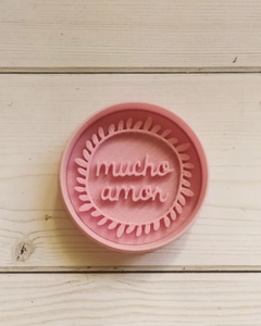 SELLO MUCHO AMOR 5 cm. (no incluye cortante)