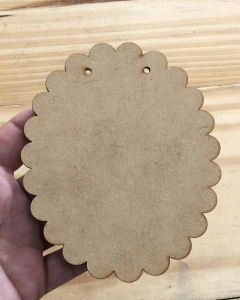 OVALO CON ONDAS PERFORADO 8,5X10 CM.