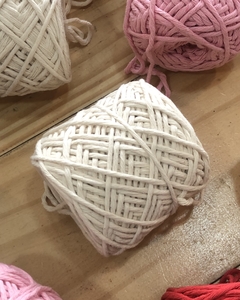 HILO MACRAME T4 8/20 NRO. 8 30 mts. CRUDO