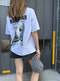 Remera Over Manhattan - GARAGE showroom