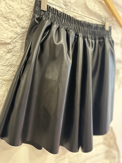 Short Engomado Over Juana - comprar online