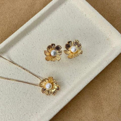 CONJUNTO FLOR MEIO PEROLA DOURADO na internet