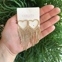 BRINCO CORAÇÃO FRANJA STRASS DOURADO - Carlota Acessórios