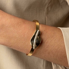 BRACELETE FOLHA LISA DOURADO - Carlota Acessórios