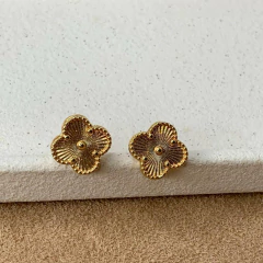 BRINCO TREVO FOSCO DOURADO na internet