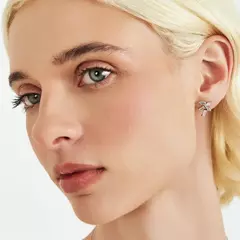 BRINCO VAZADO COM CRISTAIS TURMALINA LIGHT na internet