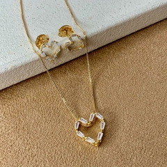CONJUNTO CORAÇÃO ZIRCONIA BAGUETE FINA NO DOURADO - comprar online