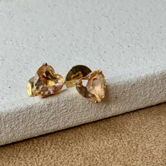 BRINCO CRISTAL CORAÇÃO NO MORGANITA NO DOURADO na internet