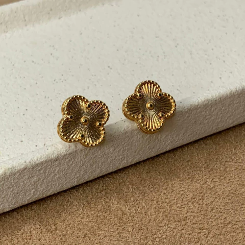 BRINCO TREVO FOSCO DOURADO - comprar online