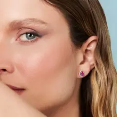 BRINCO COM CRISTAL DE GOTA E ZIRCÔNIAS PINK na internet