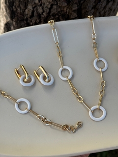 COLAR ELO ESMALTADO BRANCO DOURADO - Carlota Acessórios