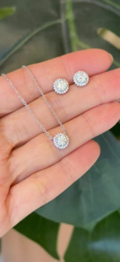 BRINCO PONTO DE LUZ REDONDO MOISSANITE 5.0 MM MOLDURA CRAVEJADO - loja online