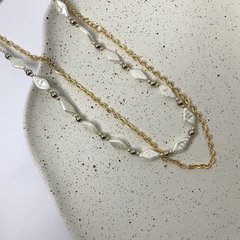 COLAR DUPLO CORRENTES E PÉROLAS DOURADO na internet
