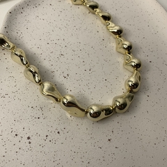 COLAR POLIDO ESFERAS MARTELADAS DOURADO - comprar online