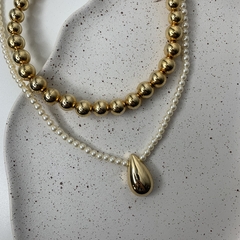 COLAR LONGO PÉROLA PINGENTE GOTA DOURADO - Carlota Acessórios