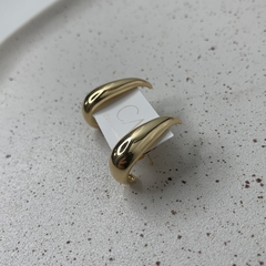 BRINCO EARHOOK GOTA LISA DOURADO na internet