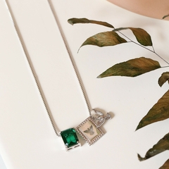 GARGANTILHA DIVINO DUPLO E CRISTAL RETANGULAR ESMERALDA RÓDIO BRANCO - comprar online