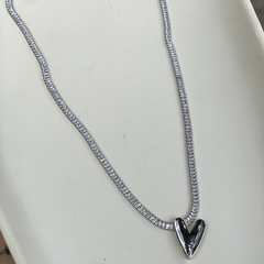 COLAR RIVIERA BAGUETE PING CORAÇÃO CHAPADO LISO RODIO BRANCO - Carlota Acessórios