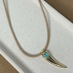 COLAR COURINHO PINGENTE DENTE LISO GOTA CRISTAL - DOURADO - loja online