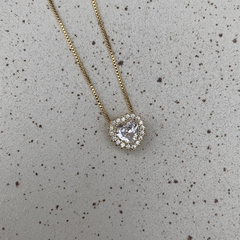 GARGANTILHA CORAÇÃO CRISTAL BORDA ZIRCONIA DOURADA