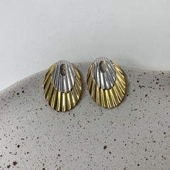 BRINCO EARJACKET OVAL VAZADO RISCADINHO DUO DE BANHOS DOURADO E RÓDIO BRANCO