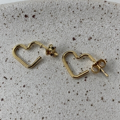 ARGOLA CORAÇÃO FIO PEQUENO DOURADO - comprar online