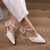 Scarpin Saltinho Fivela Off White