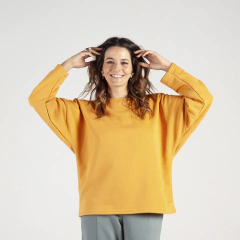 Buzo mostaza en internet