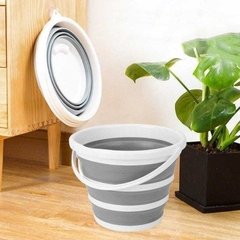 Balde plegable de silicona y plastico