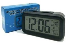 Reloj digital sensor de luz automatico