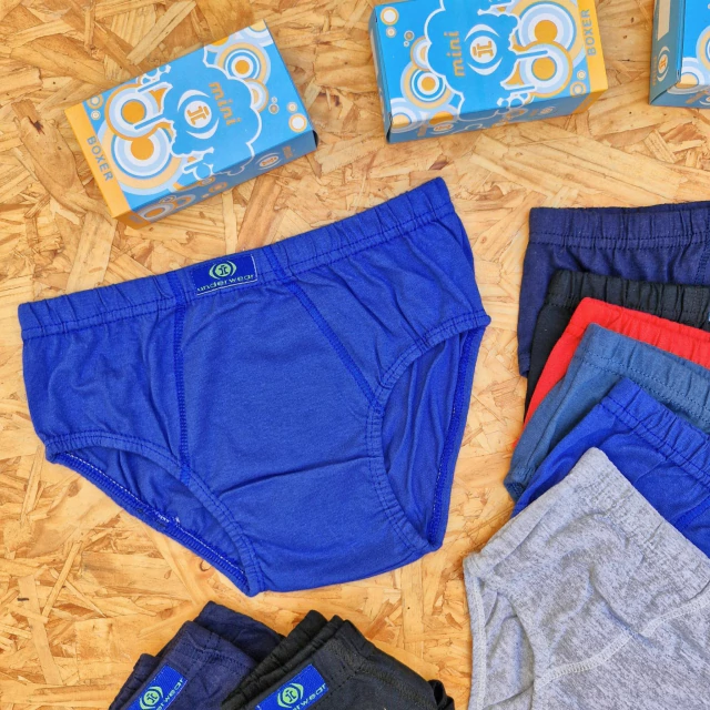 Slip de niño juvenil de algodón y lycra liso, línea imán — imagen 4