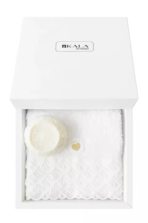 TOALLA DE MANO PUNTILLA CON JABON LABRADO Y CAJA